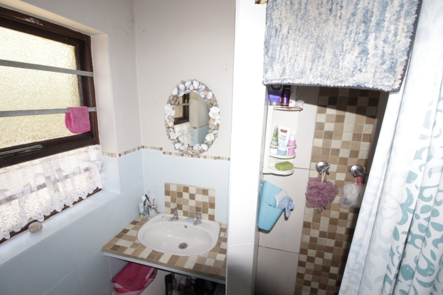 6 Bedroom Property for Sale in Wavecrest Eastern Cape